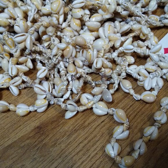 Lot Of Over 20 Shell Necklaces - Picture 4 of 9